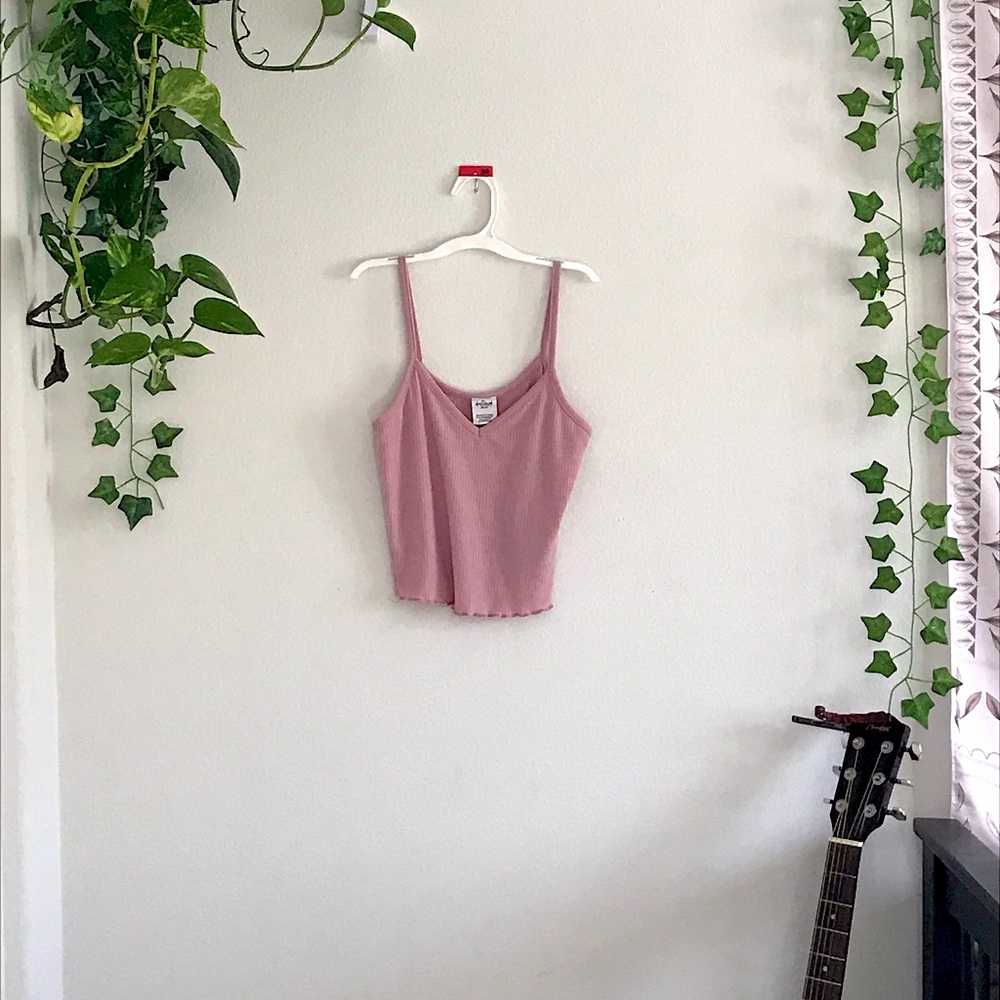 Cropped pink tank top